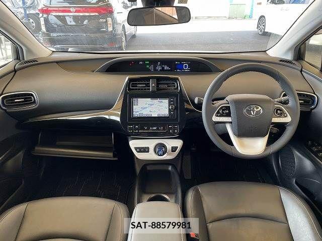 Toyota PRIUS 2018-02 281868-1