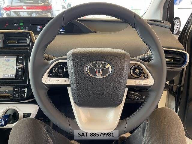 Toyota PRIUS 2018-02 281868-12