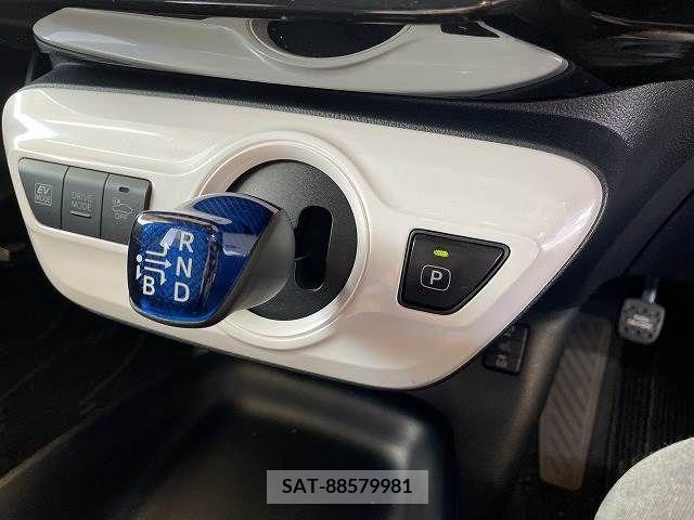 Toyota PRIUS 2018-02 281868-11