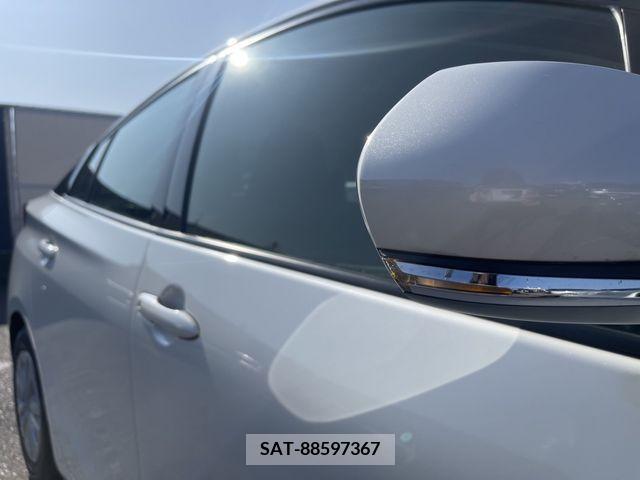 Toyota PRIUS 2019-02 209568-4