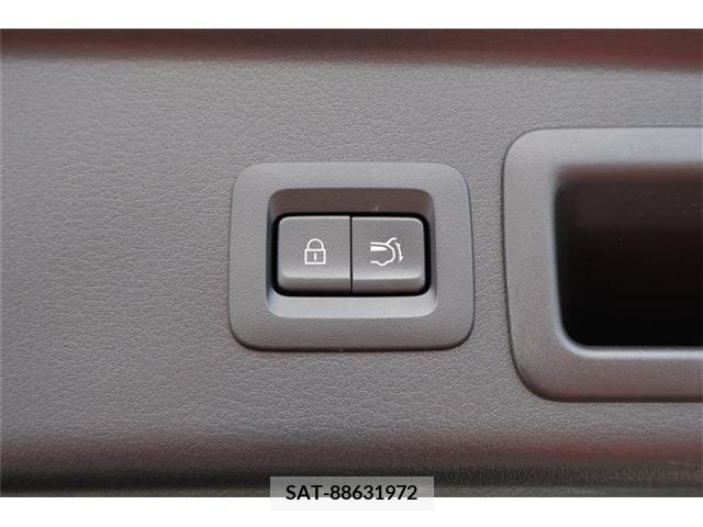 Mazda CX-30 2022-04 295873-25