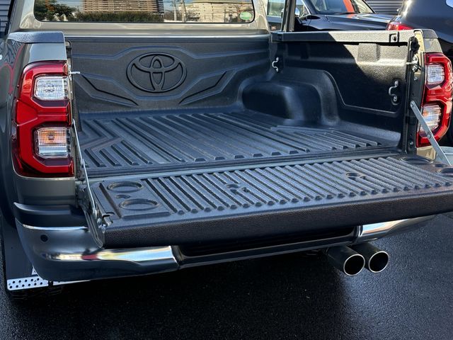 Toyota HILUX 2021-05 192409-18