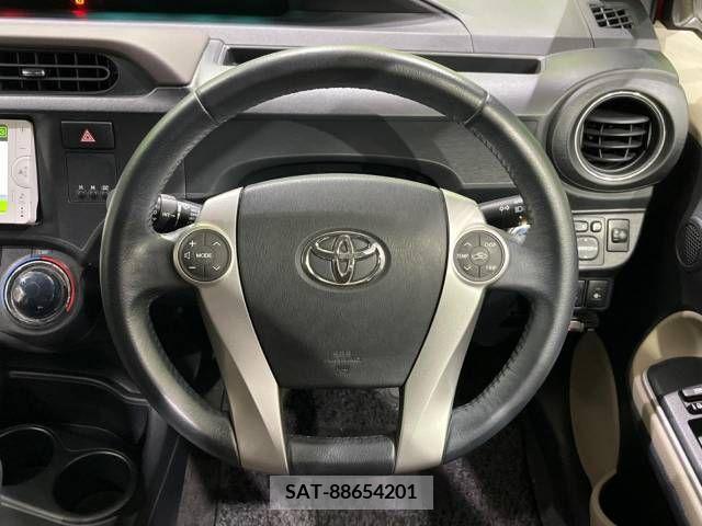 Toyota AQUA 2013-08 343294-11