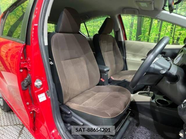 Toyota AQUA 2013-08 343294-8