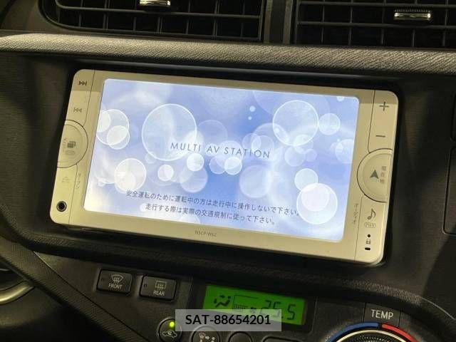 Toyota AQUA 2013-08 343294-2