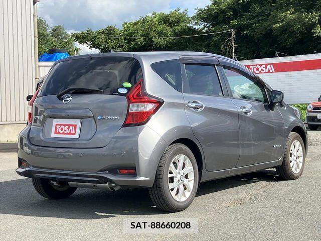 Nissan NOTE 2018-07 365282-4