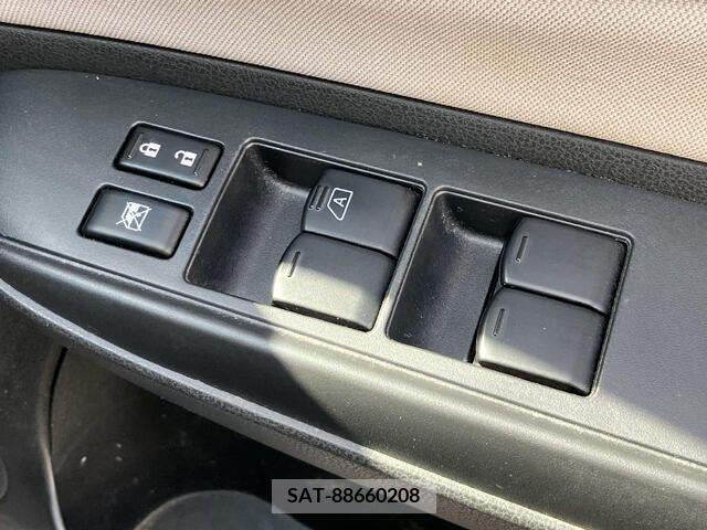 Nissan NOTE 2018-07 365282-17