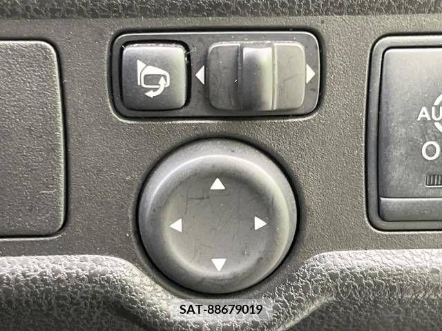 Nissan NOTE 2013-10 302322-7