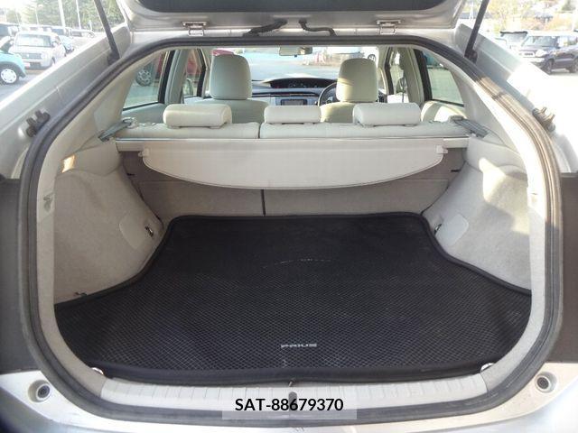 Toyota PRIUS 2012-03 233427-5