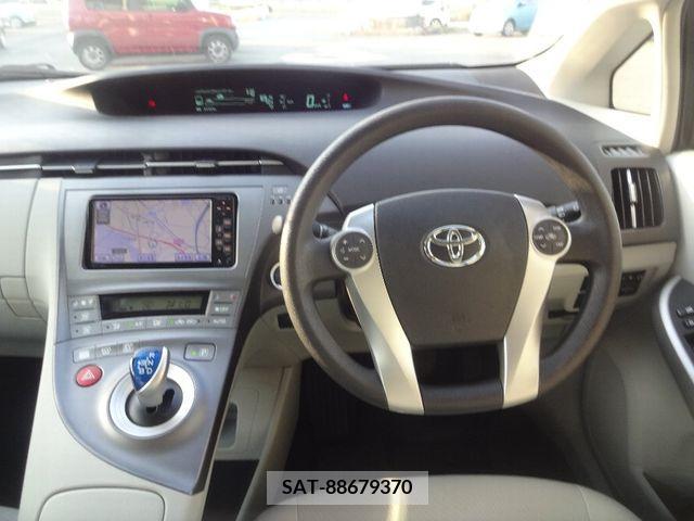 Toyota PRIUS 2012-03 233427-11
