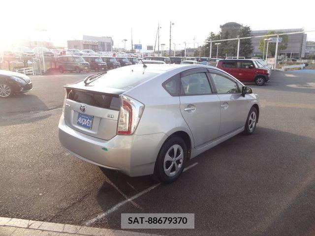 Toyota PRIUS 2012-03 233427-1