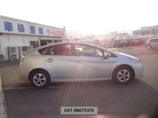 Toyota PRIUS 2012-03 233427-3