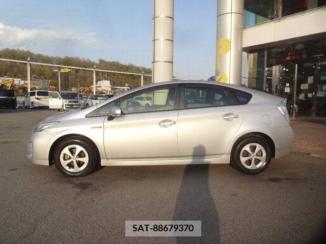 Toyota PRIUS 2012-03 233427-4