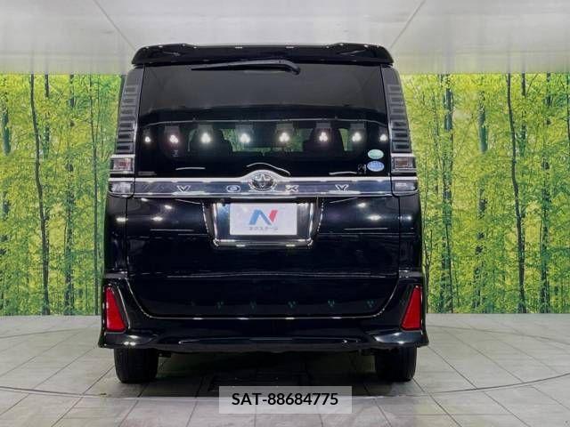 Toyota VOXY 2018-11 205794-15