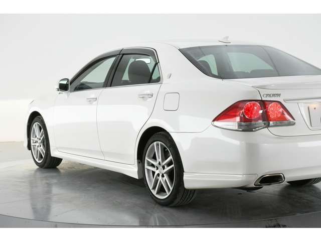 Toyota CROWN SEDAN 2010-11 23181-9