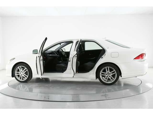 Toyota CROWN SEDAN 2010-11 23181-8