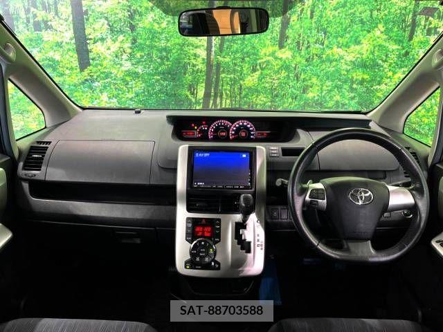 Toyota VOXY 2011-01 321320-1
