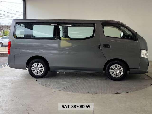 Nissan NV350 Caravan 2018-01 281472-9