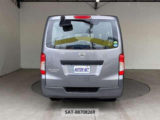 Nissan NV350 Caravan 2018-01 281472-11