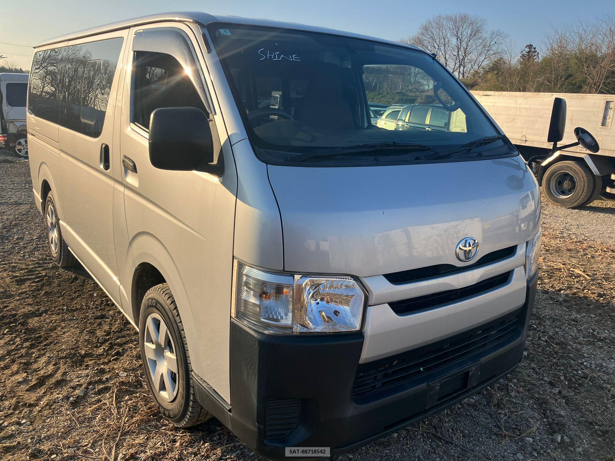 Toyota REGIUS VAN 2017-05 257697-0