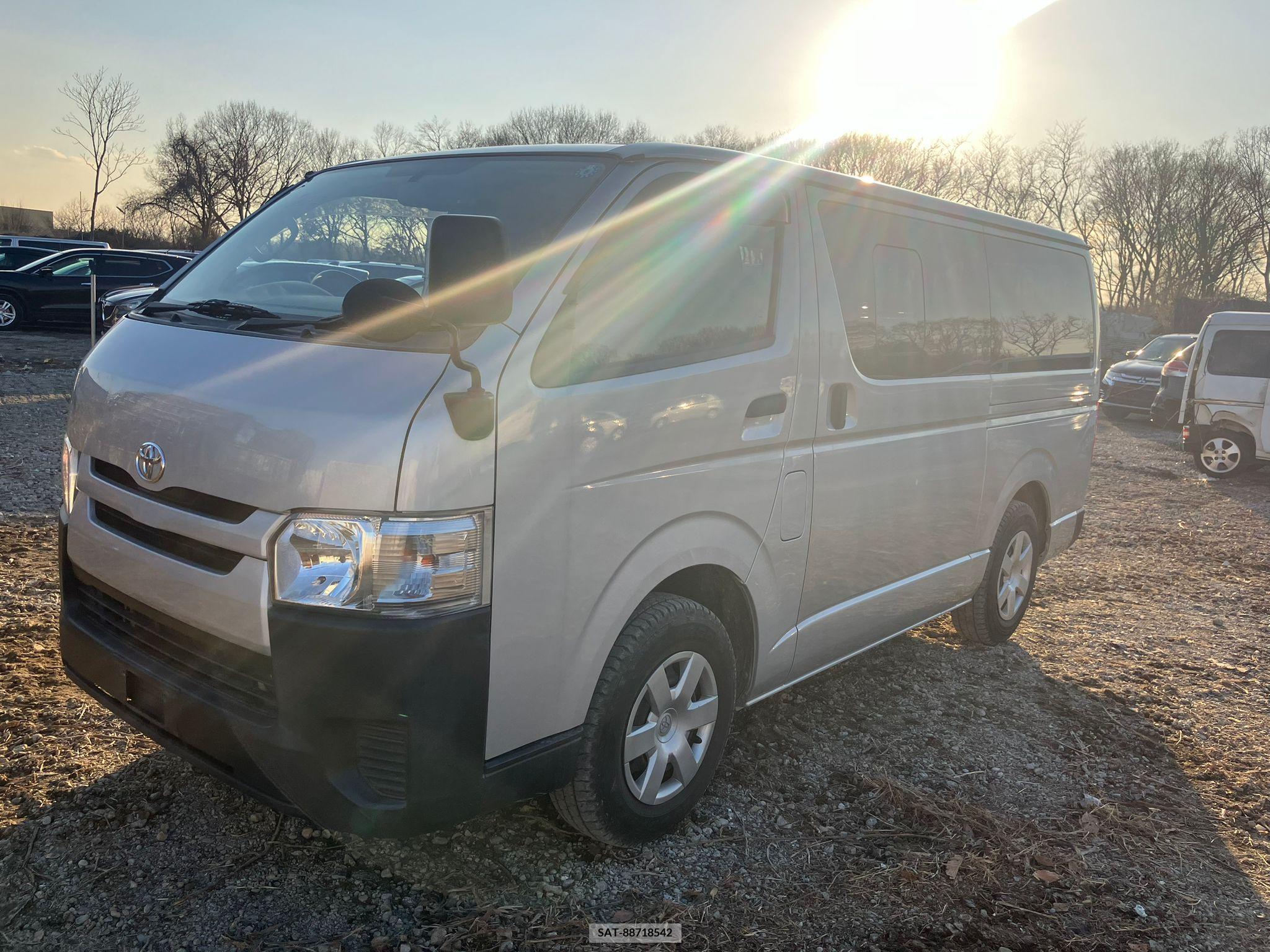Toyota REGIUS VAN 2017-05 257697-1