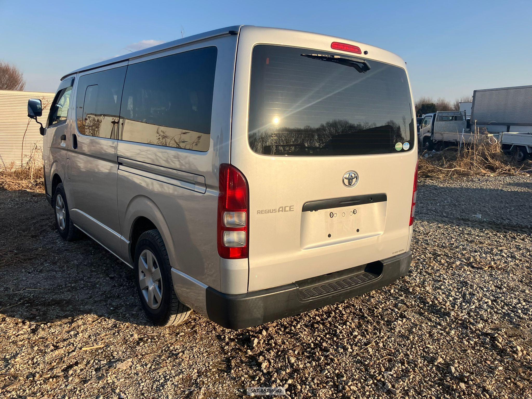 Toyota REGIUS VAN 2017-05 257697-2