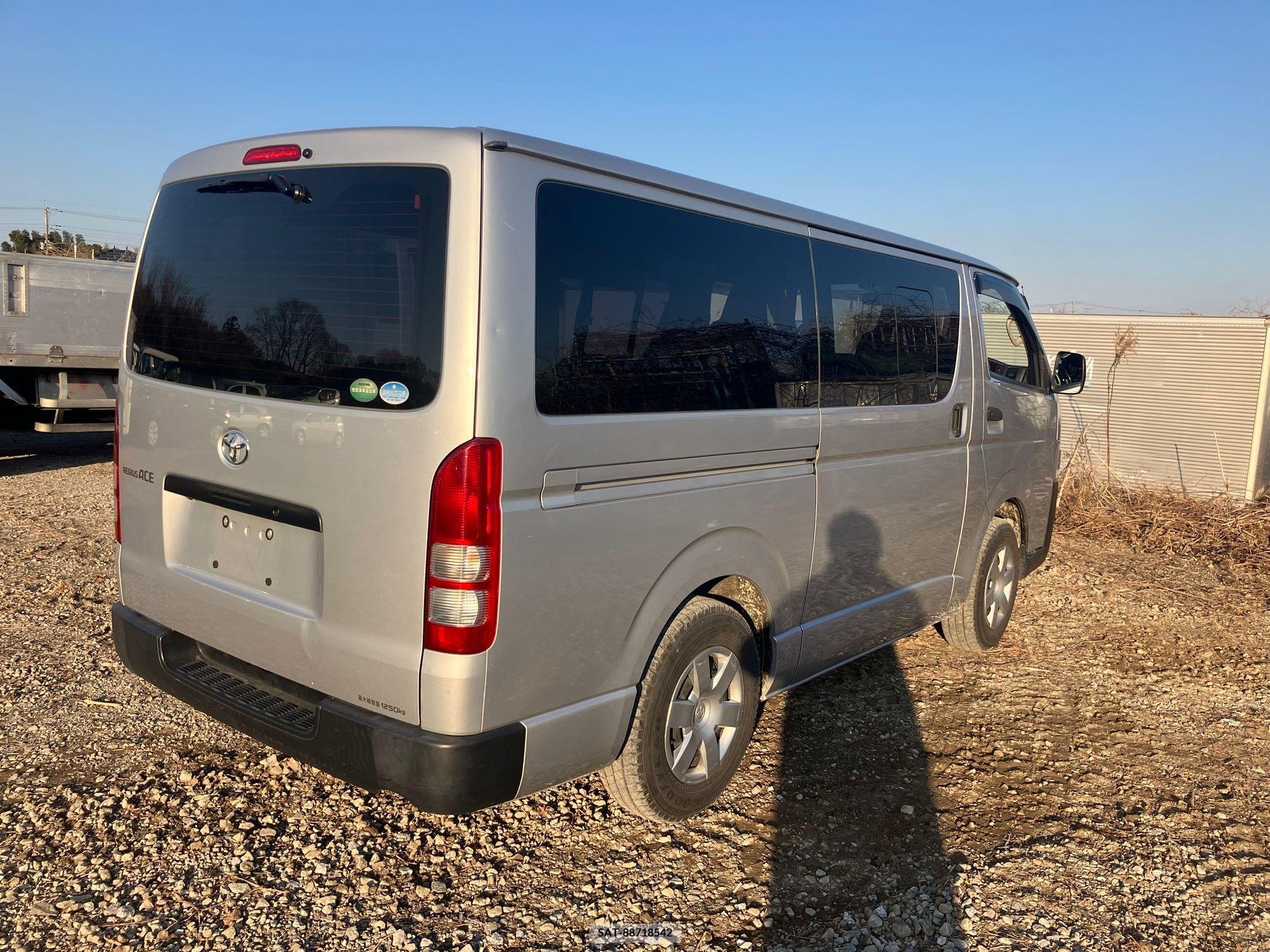 Toyota REGIUS VAN 2017-05 257697-3