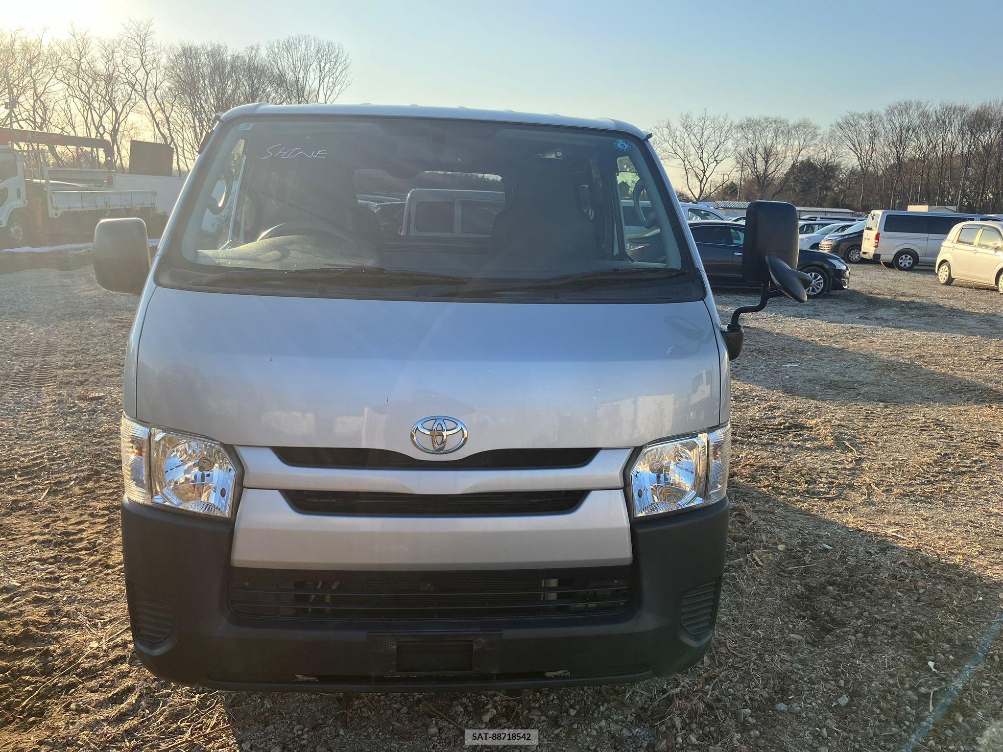 Toyota REGIUS VAN 2017-05 257697-4