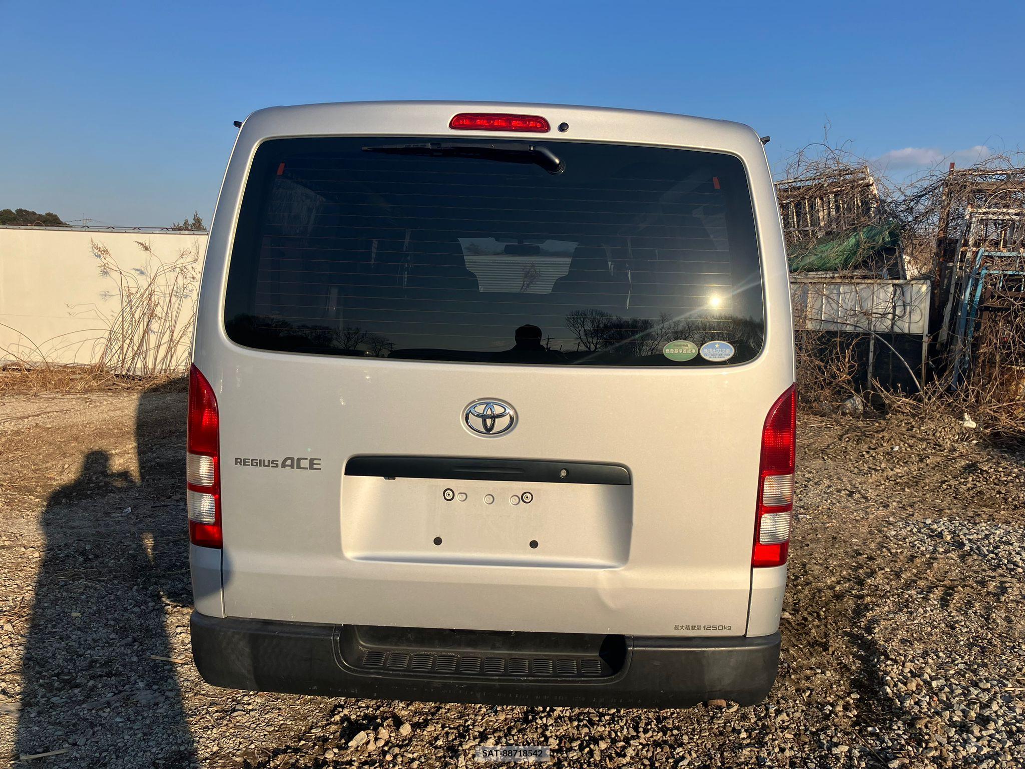 Toyota REGIUS VAN 2017-05 257697-7