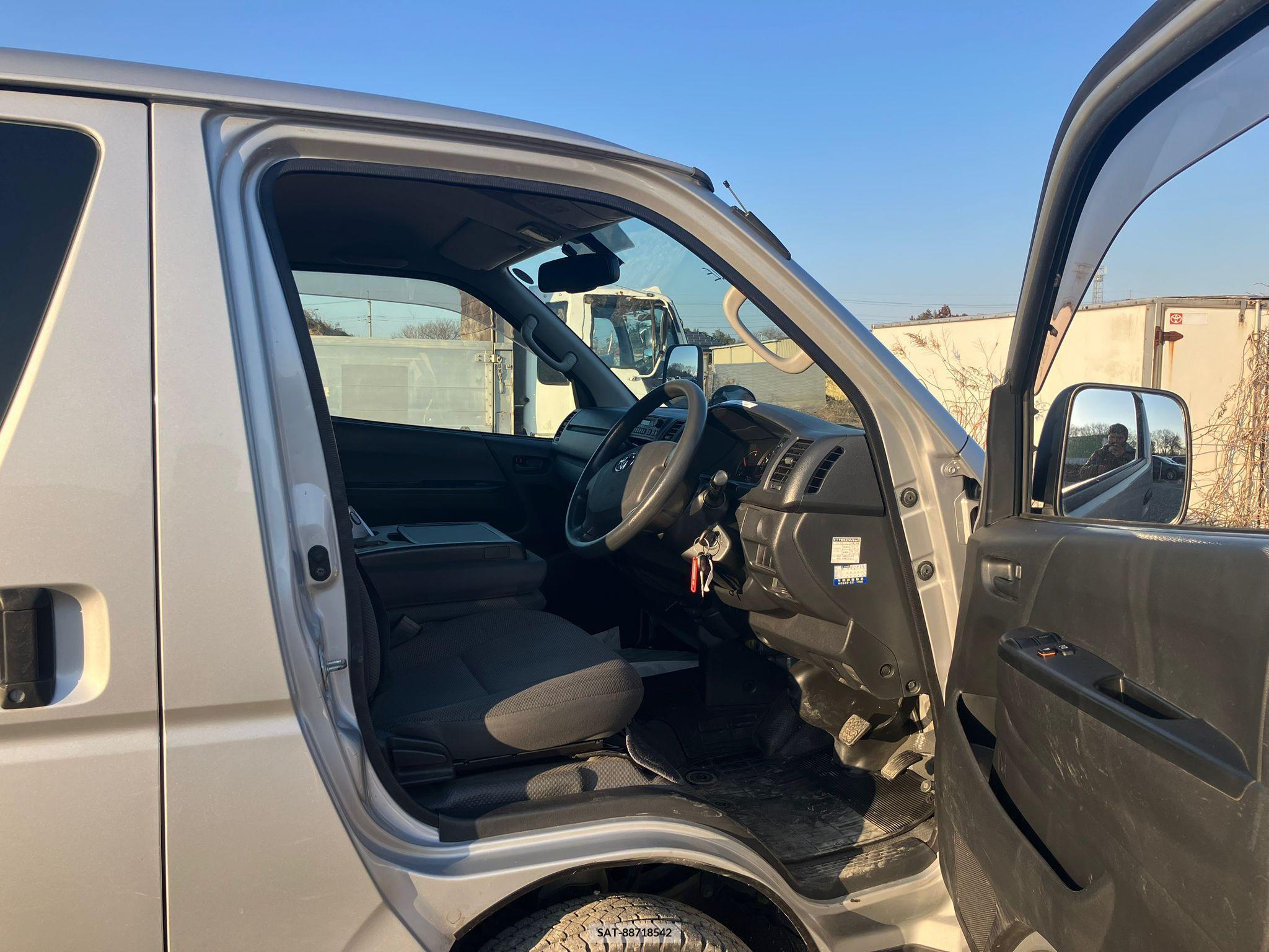 Toyota REGIUS VAN 2017-05 257697-8