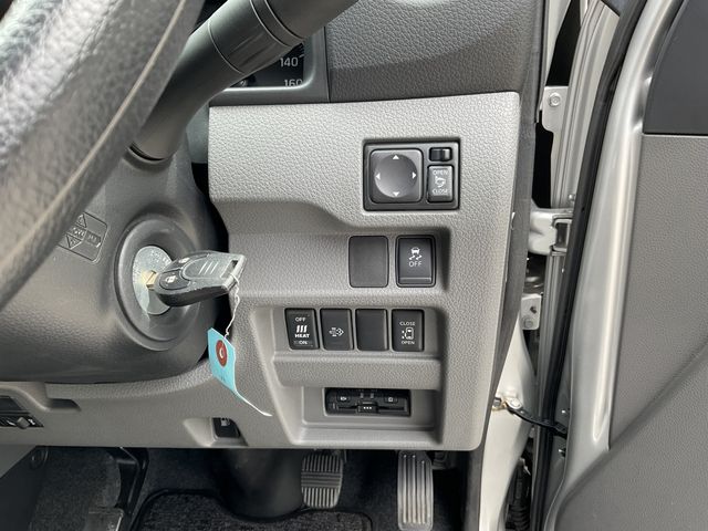 Nissan NV350 Caravan Microbus 2020-02 4143-8