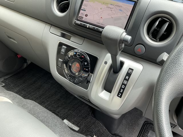Nissan NV350 Caravan Microbus 2020-02 4143-3
