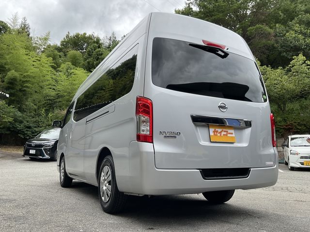 Nissan NV350 Caravan Microbus 2020-02 4143-23