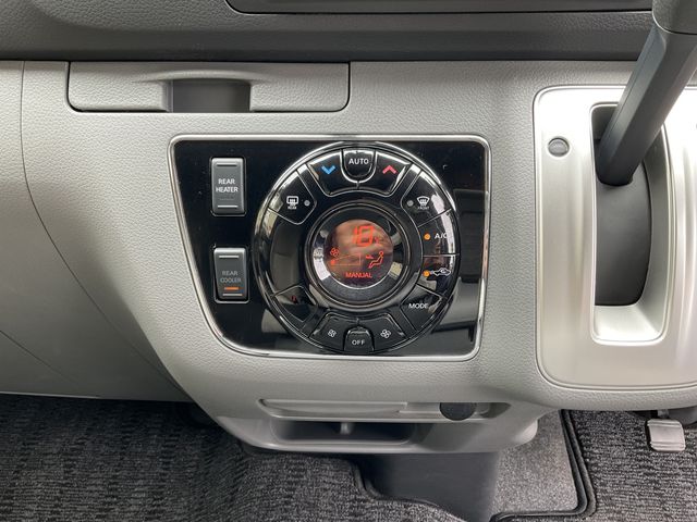Nissan NV350 Caravan Microbus 2020-02 4143-7