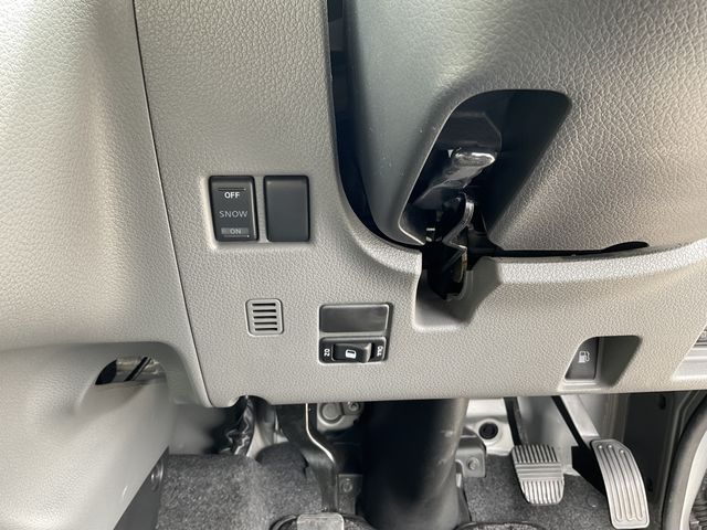 Nissan NV350 Caravan Microbus 2020-02 4143-9