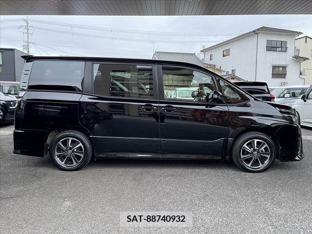 Toyota VOXY 2018-03 253567-9