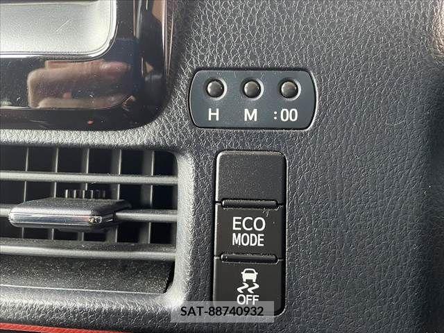 Toyota VOXY 2018-03 253567-4