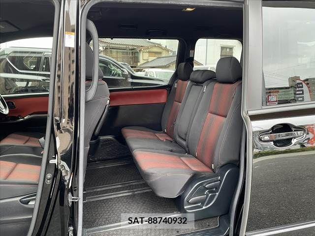 Toyota VOXY 2018-03 253567-14