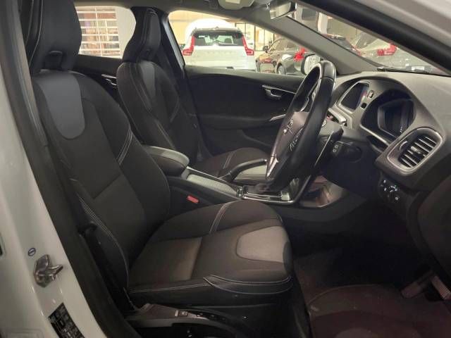 Volvo V40 2016-12 184771-12