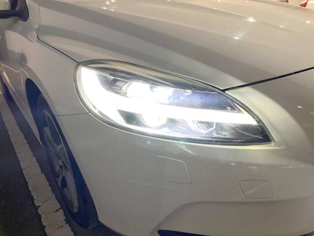 Volvo V40 2016-12 184771-15