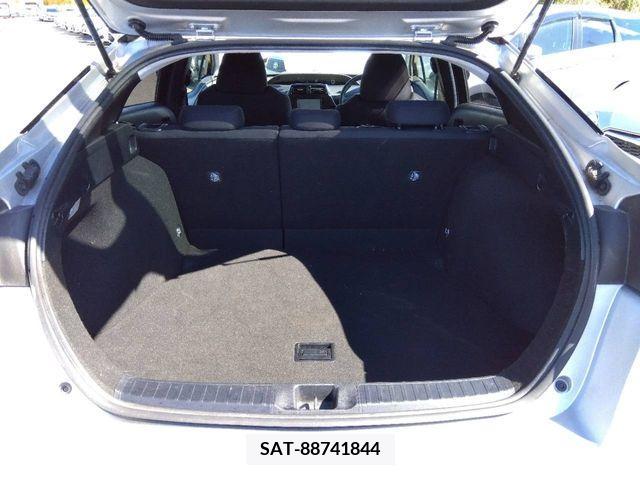 Toyota PRIUS 2016-10 221607-2