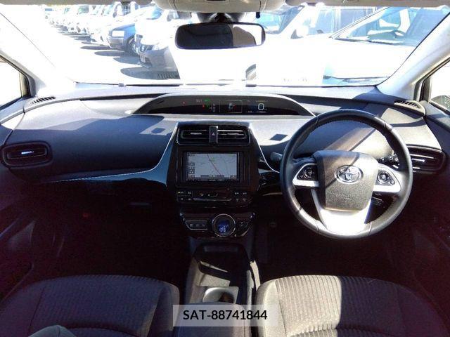 Toyota PRIUS 2016-10 221607-3