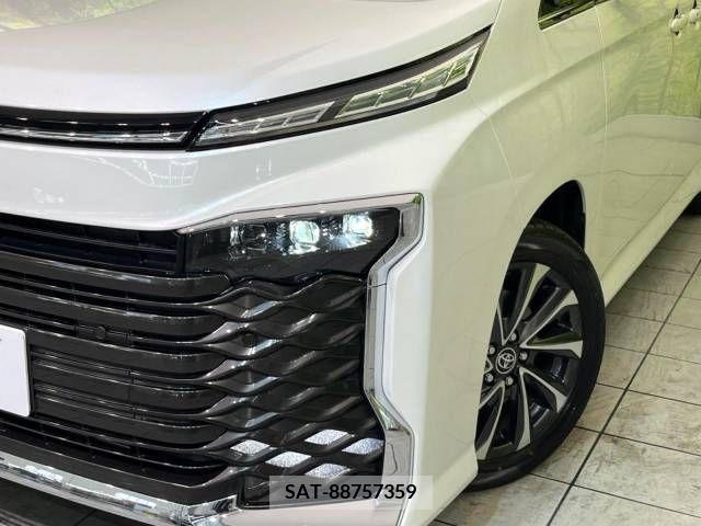Toyota VOXY 2023-09 333061-13