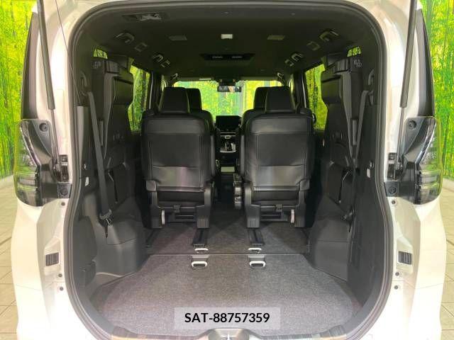 Toyota VOXY 2023-09 333061-11