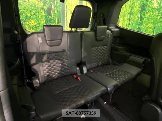 Toyota VOXY 2023-09 333061-10