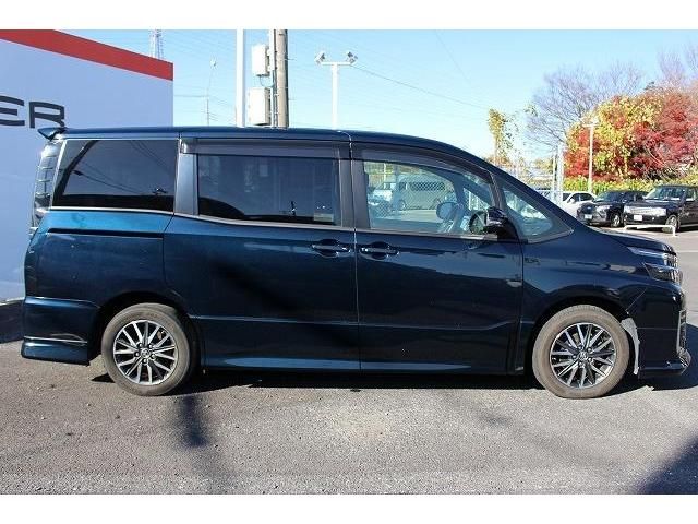 Toyota VOXY 2014-10 191693-6
