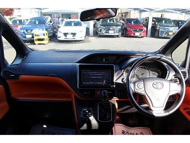 Toyota VOXY 2014-10 191693-15