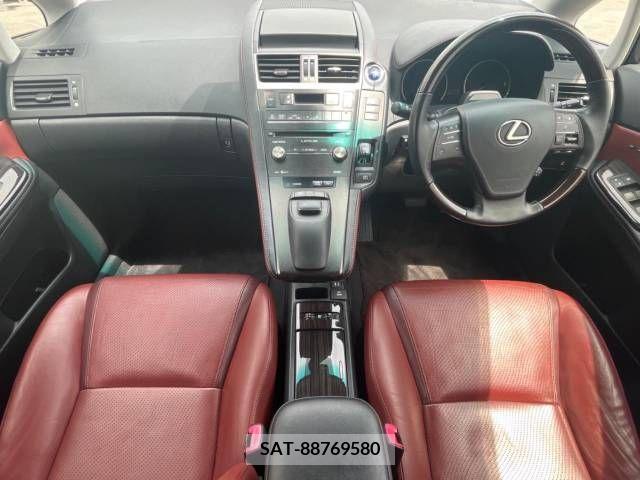 Lexus HS 2013-06 275368-1