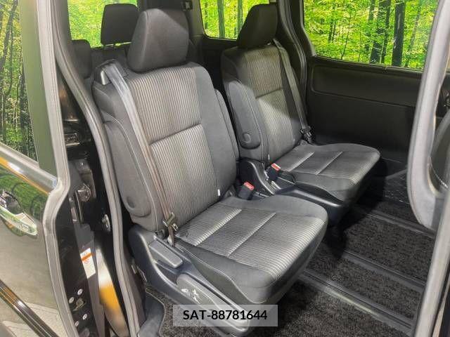 Toyota VOXY 2019-09 347968-9