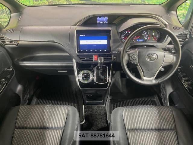 Toyota VOXY 2019-09 347968-1
